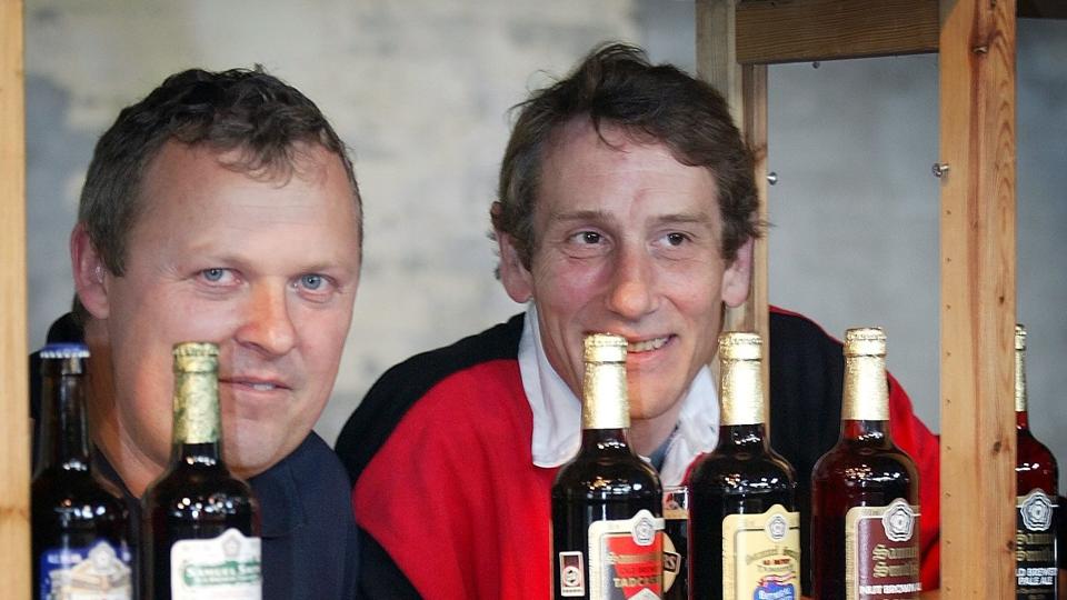Henrik Kirkegaard og Nick Sharpe har grundlagt One Pint i Hobro, der er i stand til at elvere over 100 forskellige slags øl.  Arkivfoto: Michael Bygballe