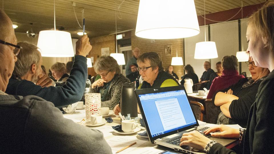 Repræsentanterne for de 22 lokale foreninger havde mange bud på den nødvendige kur, og de blev skrevet ned, men der blev ikke sat navne på behandlerne.