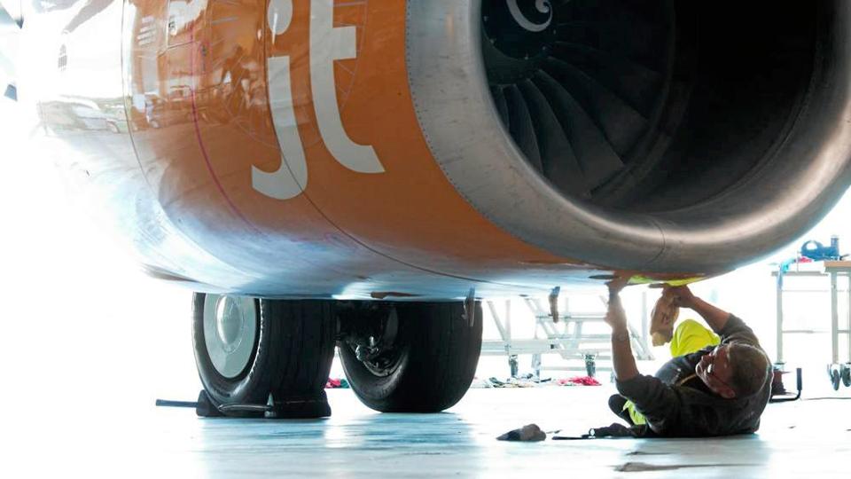 Tekniske fejl på et Jet Time-fly forsinkede i august fire afgange mellem Aalborg og Tyrkiet. Det er nu blevet principielt for luftfartsselskabet, om passagerne skal have kompensation for forsinkelserne eller ej.Foto: Jet Time