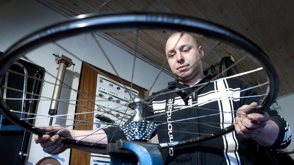 Janus Schläger: Tyven eller tyvene var heldigvis ikke så snu, at de fjernede prisskiltene på cyklerne. Foto: Torben Hansen <i>Foto: Torben Hansen</i>