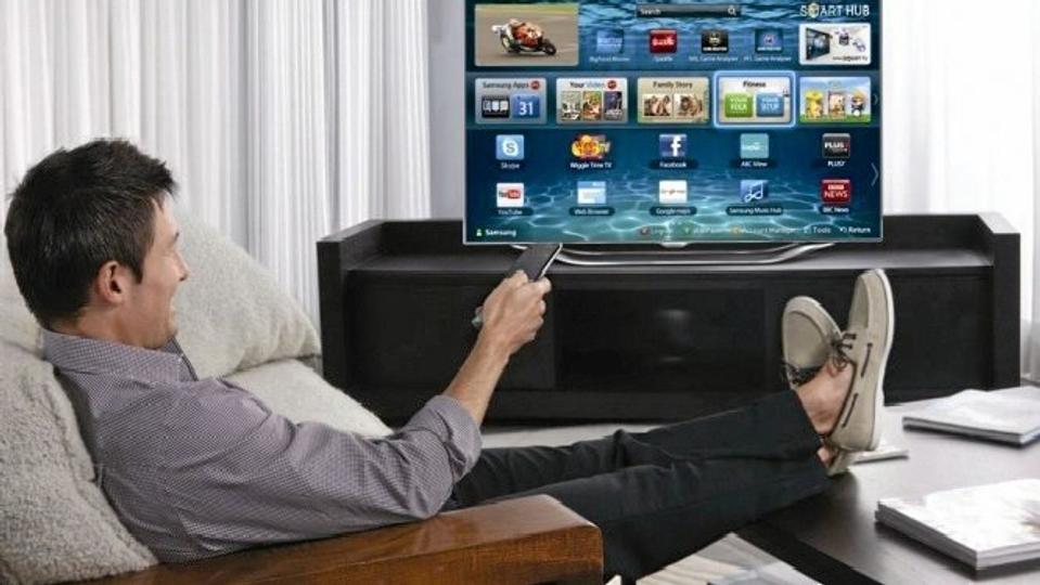 Samsungs nyeste smart-tv er lidt for smart, når det gælder om at lytte med, lyder kritikken.