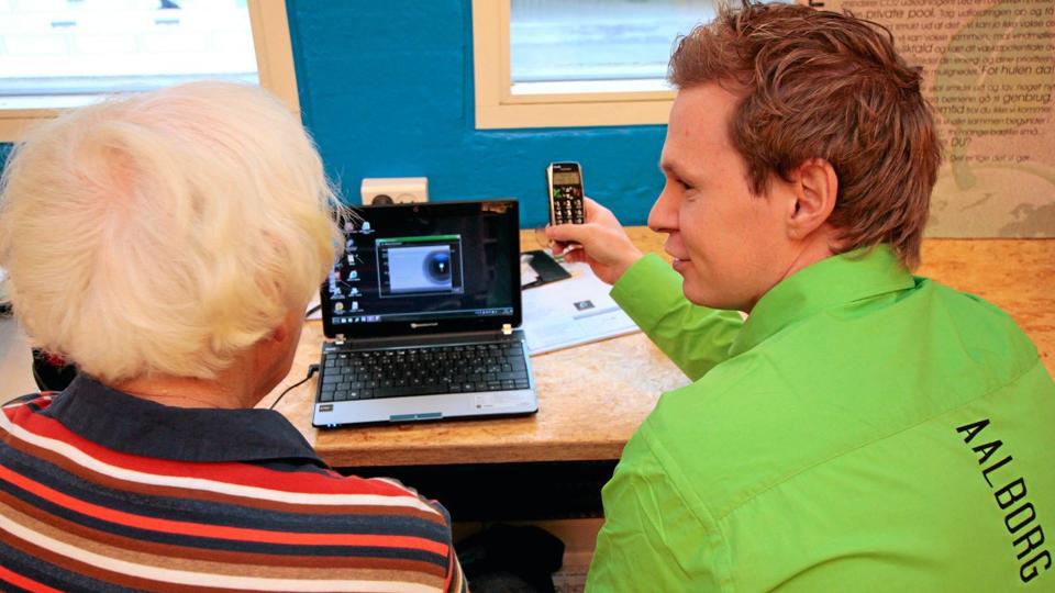 Især en del ældre føler sig koblet af de digitale selvbetjeningsløsninger.