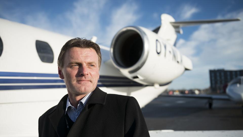 For Henrik Færch er jobbet som flymægler ikke bare et arbejde. Det er også både en livsstil og en hobby. Foto: Nicolas Cho Meier