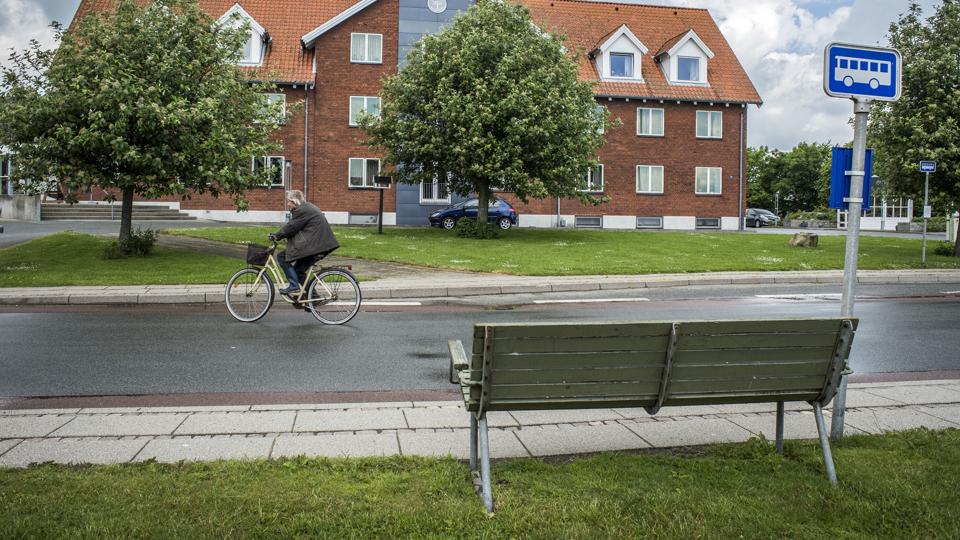 Der er busstoppested lige ved Vestergården, fremhæves det blandt andet i den folder om et kommende seniorbofællesskab, som arbejdsgruppen bag planerne har fået lavet. Arkivfoto