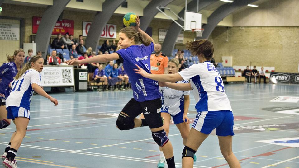 Sisse Brrun Thomsen leverede stærkt fra bagkæden med otte scoringer i den flotte sejr. Foto: Hans Ravn