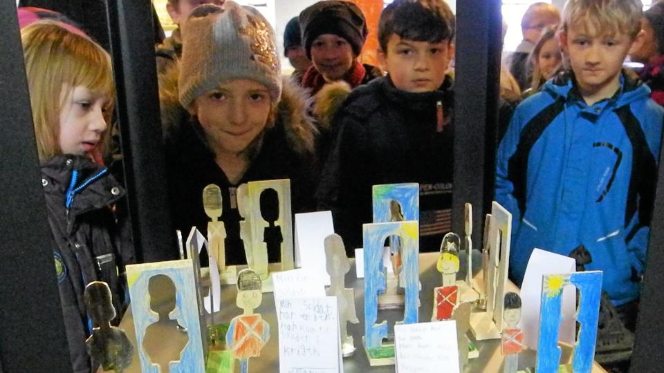 På Dansk Støberimuseum kan man i vinterferien prøve at støbe i tin. 2. klassetrin fra M. C. Holm Skolen har tyvstartet og lavet tinsoldater hjemme på skolen. Soldaterne pynter hele vinterferien på støberiet. Arkivfoto