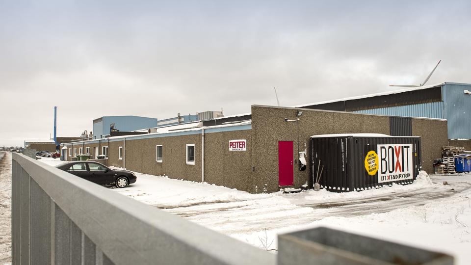 Til salg: Sandholm 55-57. Nu har Calundan fået hvervet med at få bygningen solgt.Foto: Peter Broen