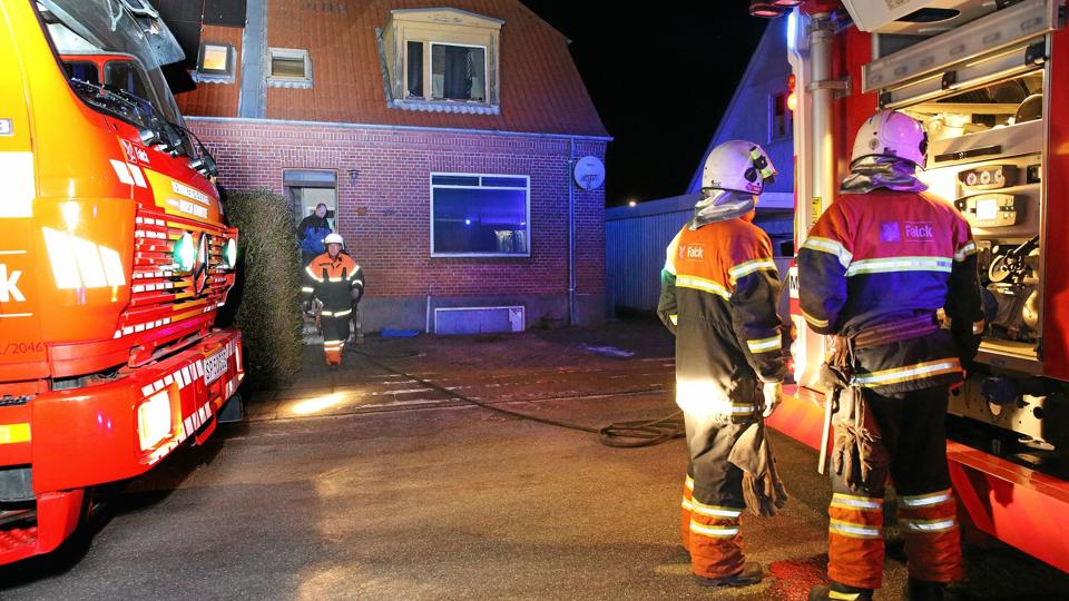 Brandfolkene var hurtigt færdige med indsatsen på Marievej i Nykøbing. Foto: Ole Geerthsen