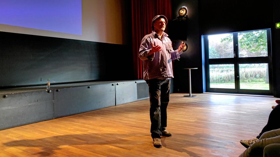 Forfatter Mads Nygaard er en af dem, der stiftede Venligboerne. Han var træt af, at han igennem sin ansættelse på asylcentret ikke måtte komme beboerne for meget ved.Arkivoto: Anders Andersen