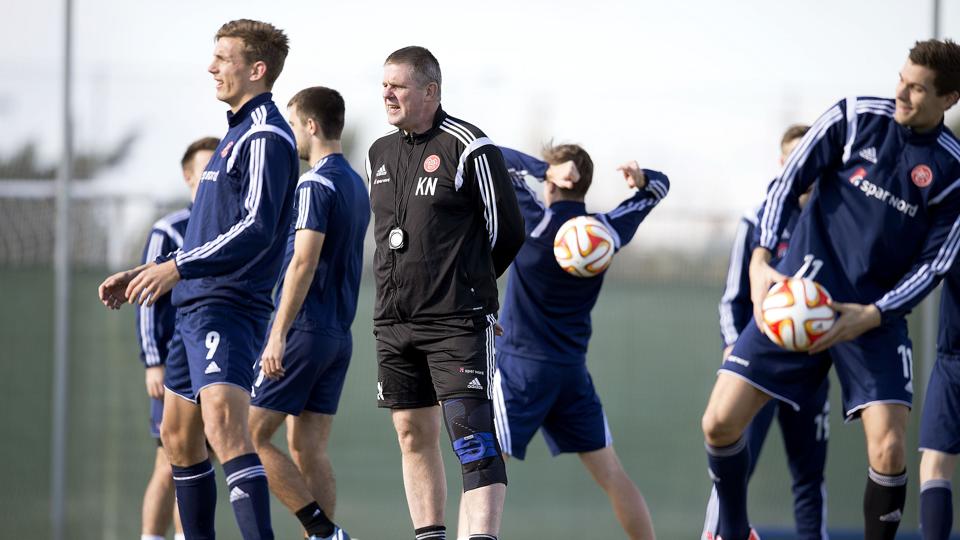 AaB-spillerne blev overvåget ved tirsdagens træning i Spanien. Foto: Lars Pauli