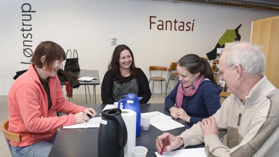 Fire-fem ledige mødes fast hver tirsdag formiddag for at inspirere hinanden til den fortsatte jobsøgning.