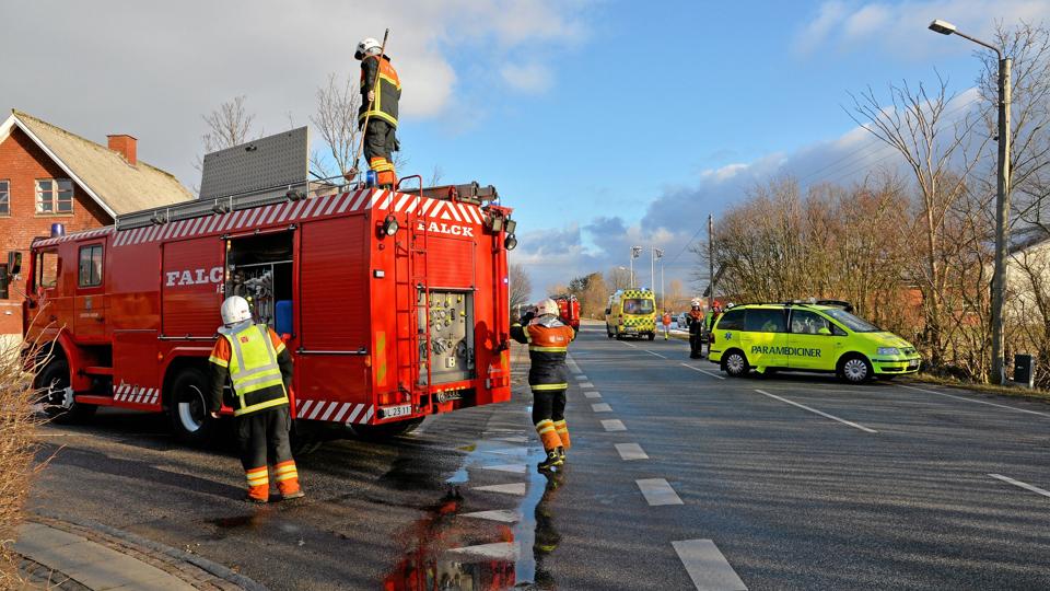 Politi, redningskøretøjer og ambulance blev sendt færdselsuheldet på Vestervigvej i Bedsted, som viste sig til alt held ikke at være alvorligt.Foto: Peter Mørk <i>Pressefotograf    Peter Moerk</i>