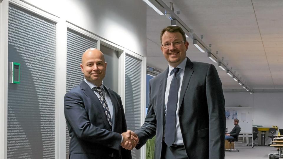 Martin Rahbek (til venstre) og Claus Falk er begge godt tilfredse med handelen.