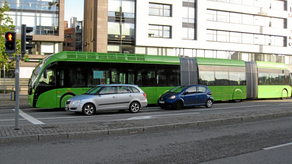 I dag er det ikke lovligt at køre med 25 meter lang busser i Danmark, som kommunen forventer på +Bus.