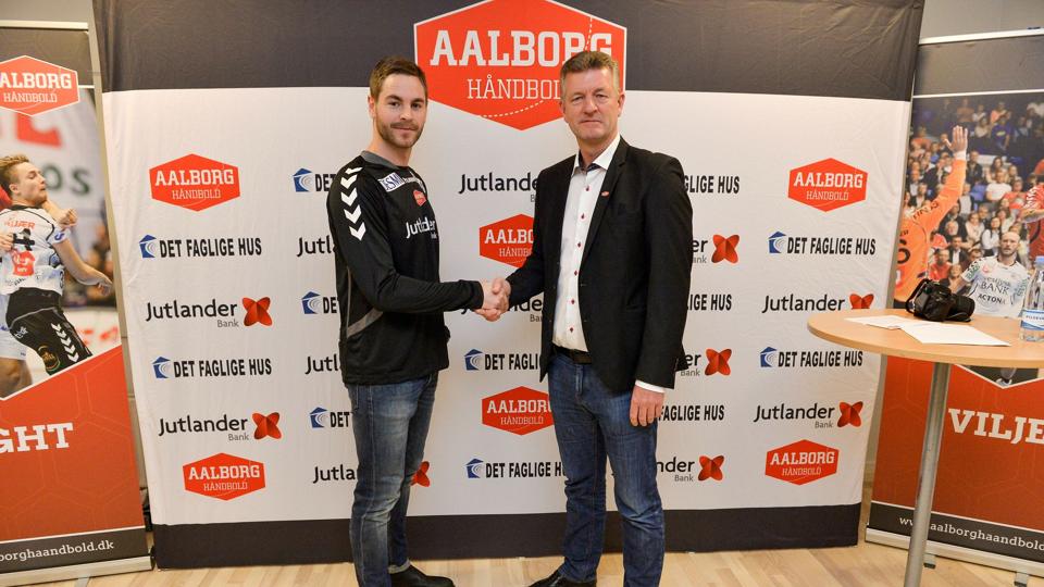 Jan Larsen har allerede hentet svenske Andreas Palicka som ny keeper til den kommende sæson. Nu skal han finde en mere. Arkivfoto: Jesper Thomasen