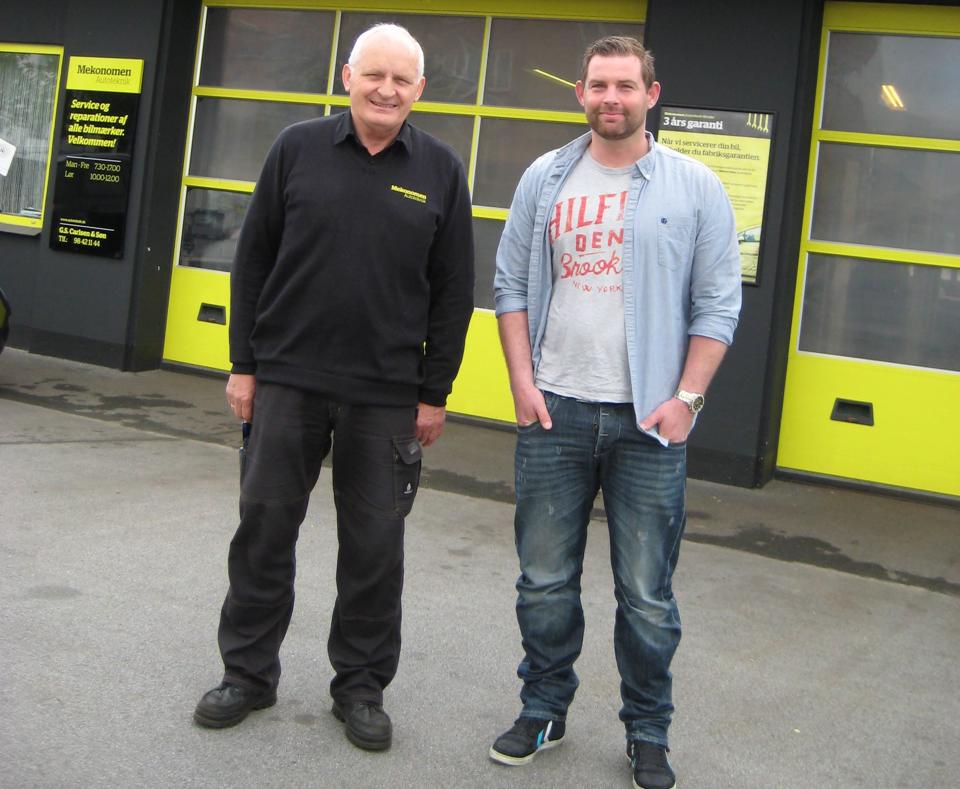 Erik Carlsen, til venstre, har valgt at overdrage autoværkstedet G.S. Carlsen & Søn til Ronni Risager pr. 15. juni. Privatfoto