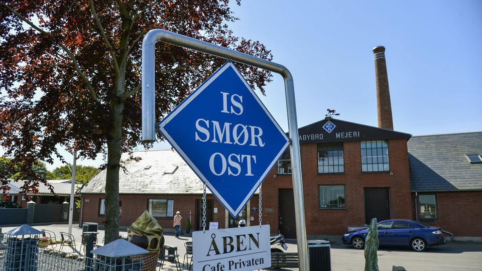 Salget af is på Aabybro Mejeri åbner som vanligt, men i år kommer det til at foregå gennem et vindue og med restriktioner blandt andet i forhold til fornuftig køkultur. Arkivfoto: Michael Koch <i>Michael Koch</i>