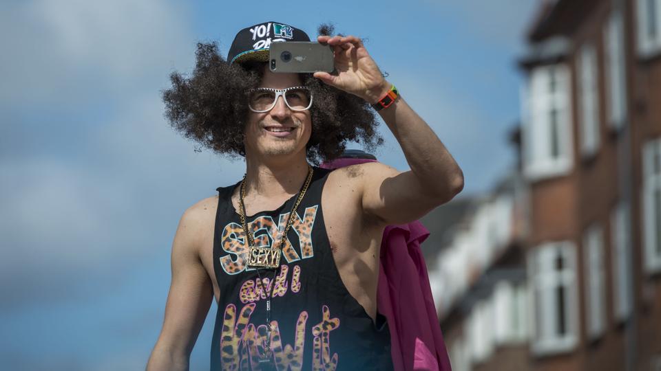 Denne deltager var en ud af 37.000, som i år købte armbånd til karneval. I 2016 stiger prisen til 150 kroner. Arkivfoto: Nicolas Cho Meier