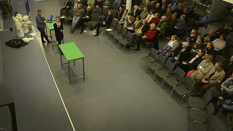 Cirka 70 var mødt frem for at blive klogere på flygtningebyggeriet. Foto: Jesper Thomasen