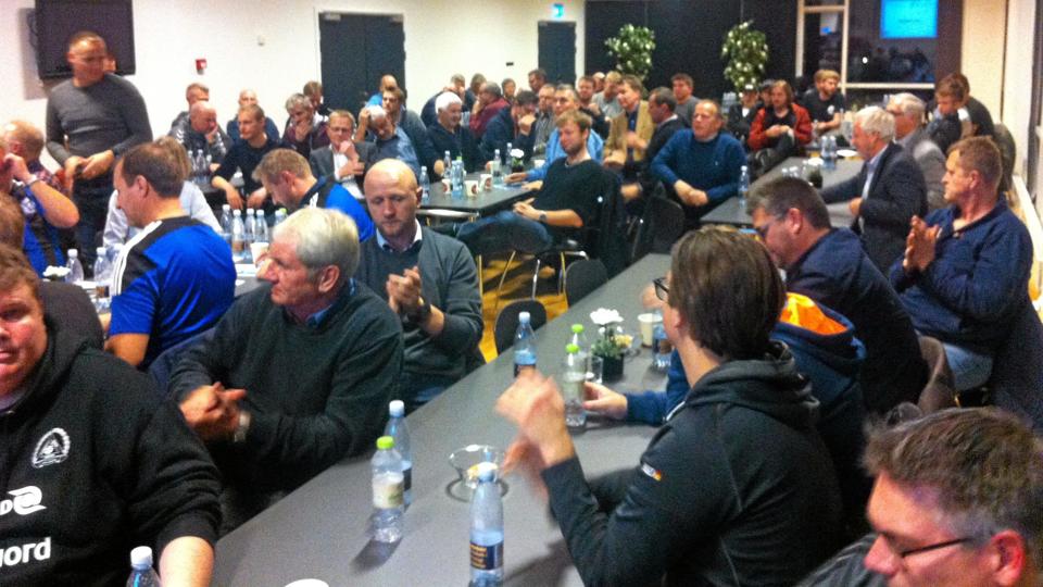 Omkring 100 var mødt frem til stormødet i Jyske Bank Mors Arena.Privatfoto