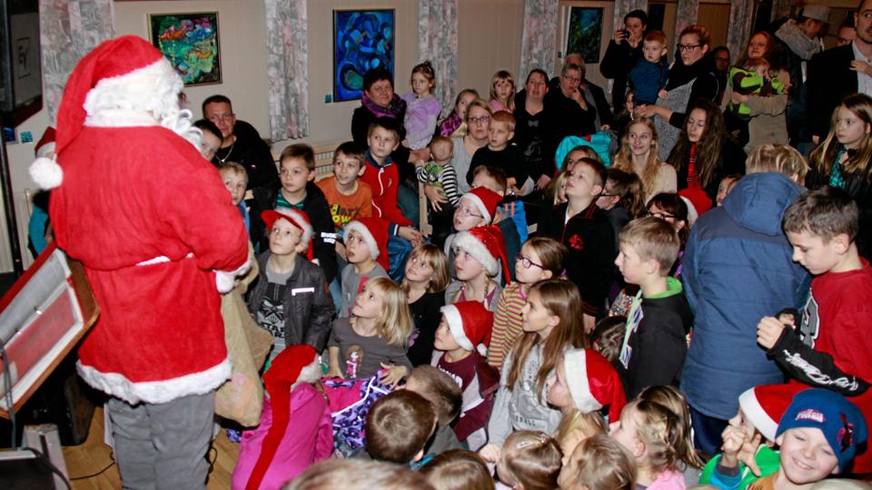 Inden træet tændes, er der julefest i salen på Jerslev Kro.
Arkivfoto