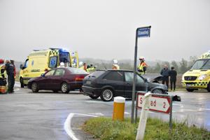 Fem personer kørt på sygehuset efter uheld