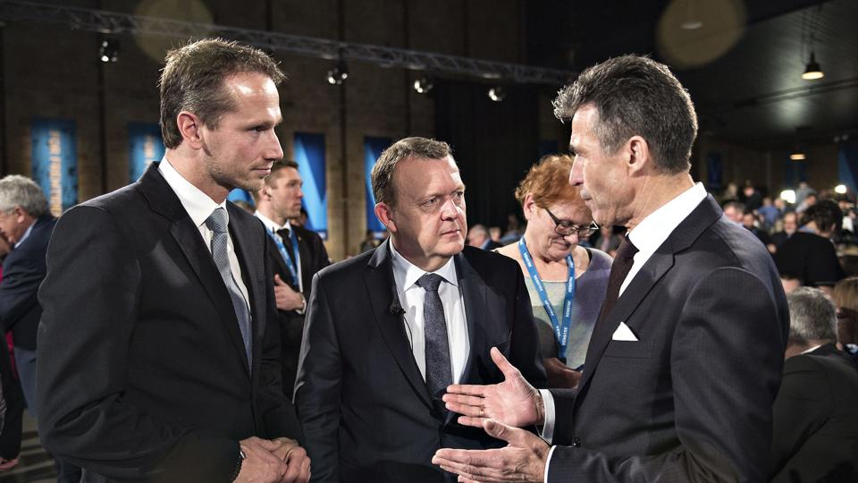 Anders Fogh (th.) til Venstres landsmøde i Herning lørdag. Her ses han sammen med statsminister Lars Løkke Rasmussen og Kristian Jensen (tv.) Foto: Scanpix <i>Scanpix Denmark</i>