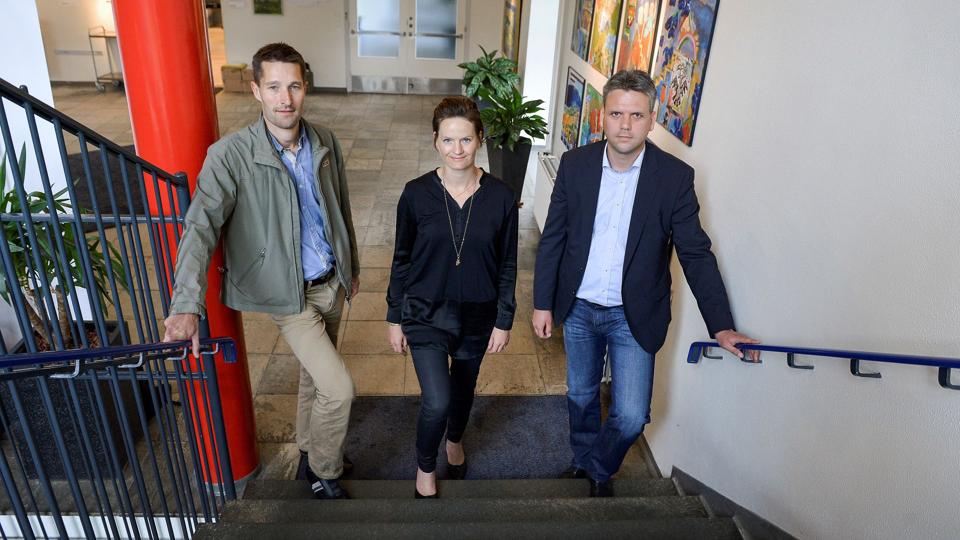 Morten Hedelund, Tina Preetzmann Olesen og Jacob Jørgensen er nogle af de forældre i det østlige Gug, som tidligere har forsøgt at få skoledistriktet ændret. Nu får de måske en chance mere for at blive hørt. Arkivfoto: Jesper Thomasen