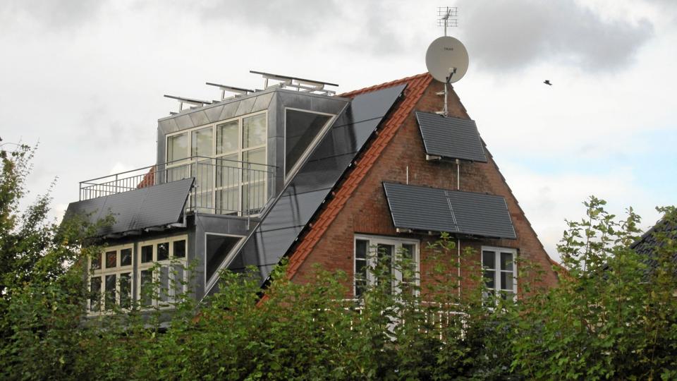 Den samlede solcellekapacitet kan vokse fra de nuværende ca. 800 MW til 7,5 GW i 2040. Det svarer til, at solcellerne vil kunne dække hele Danmarks elforbrug i en skyfri time mod ca. 15 procent i dag.