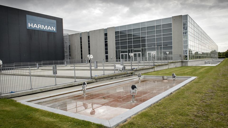 Harman rykkede produktionen fra Kina tilbage til Martin i Frederikshavn. Så hvorfor skal den nu til Ungarn, vil folketingsmedlem Bjarne Laustsen gerne vide. Foto: Peter Broen