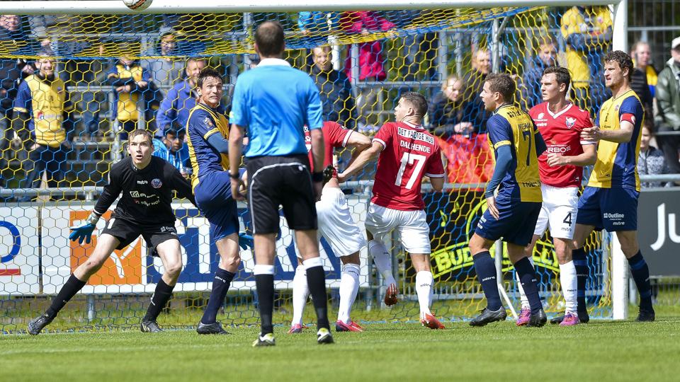 Jesper Rask på plads på stregen, som han var det meste af kampen. Keepren havde håbet, at Hobro kunne spille med om de højere placeringer. Foto: Henrik Bo <i>Foto: Henrik Bo</i>