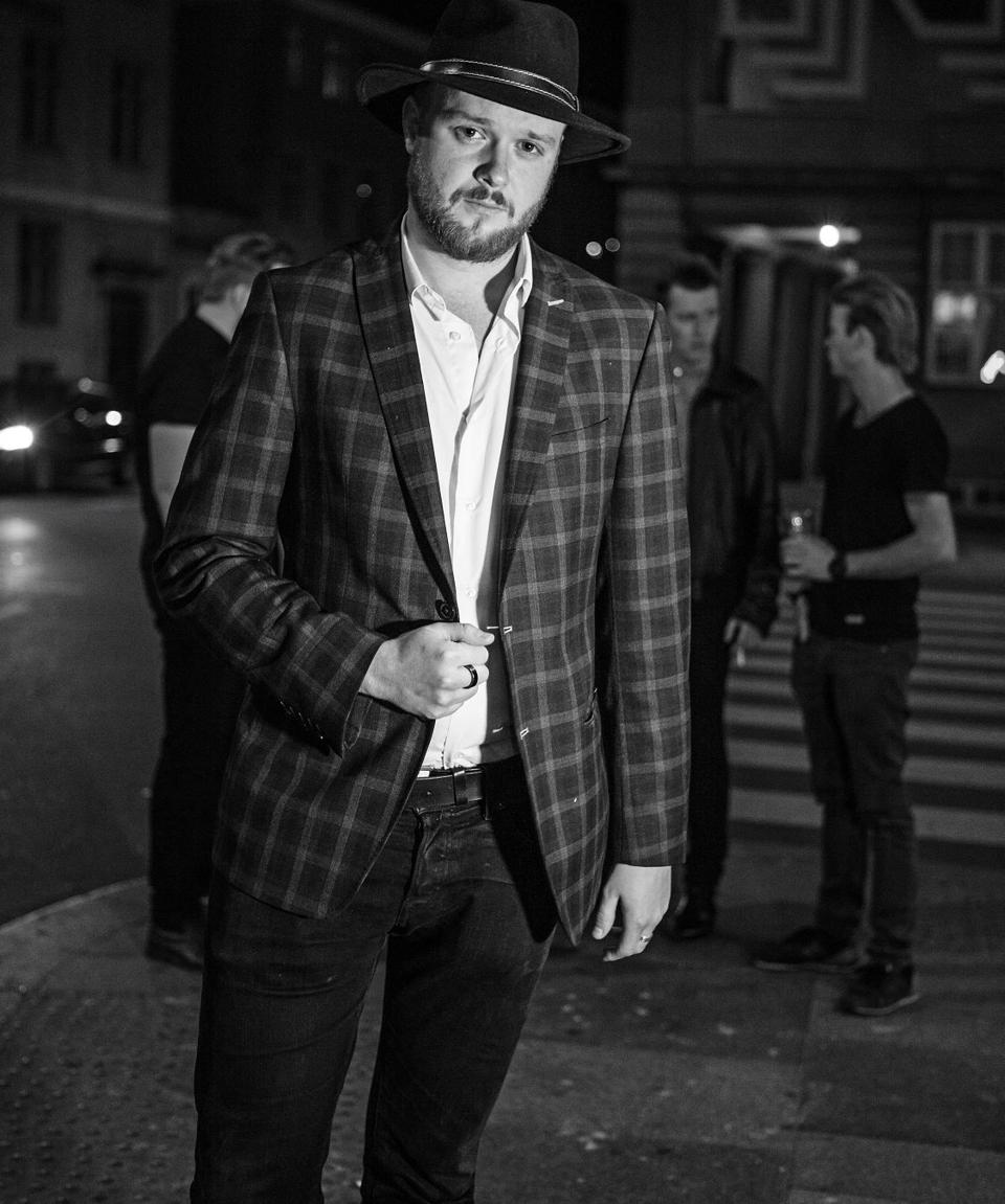 Freddy alias Frederik Schnoor lever drømmen ud sammen med sine spøgelser.