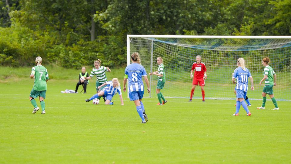 Oprykkerne fra Thisted FC’s damer snuppede lørdag en premieresejr i 1. division. Hjemme vandt thyboerne 2-0 mod aarhusianske Vejlby. Foto: Diana Holm