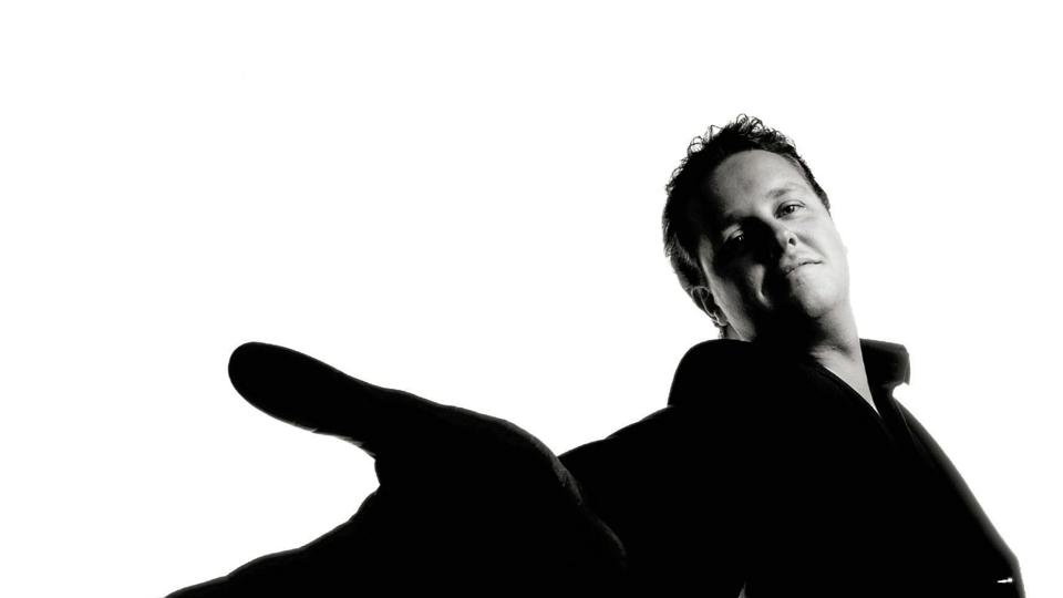 Kasper Villaume spiller sammen med sin trio til jazz og dinner i Den runde Pavillon i Brønderslev 22. maj.
