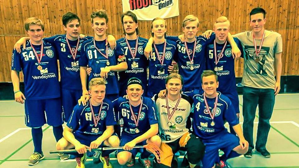 Fra venstre stående er det Hans Glad, Anders Tengnagel, Tor Bornedal-Samils, Rasmus Bengtsson, Anton Madsen, Frederik Sanderhoff, Kevin Kjeldsen og træner Andreas Glad. Siddende fra venstre er det Fredrik Bäckman, Nicolai Bertelsen, Mark Bossen og Tobias Bro.Privatfoto