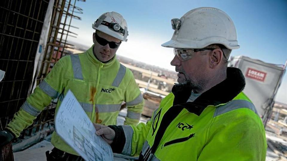 På NCC’s 75 danske byggepladser går sikkerheden for tiden op i hat og briller. På den sikkerhedsmæssigt gode måde altså. Foto: Dalibor Sandic