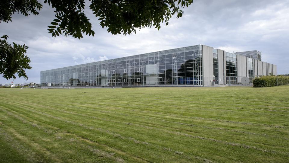 Lysfabrikken Martin i Frederikshavn lukker om et halvt år og flytter hele produktionen til Ungarn.Foto: Peter Broen