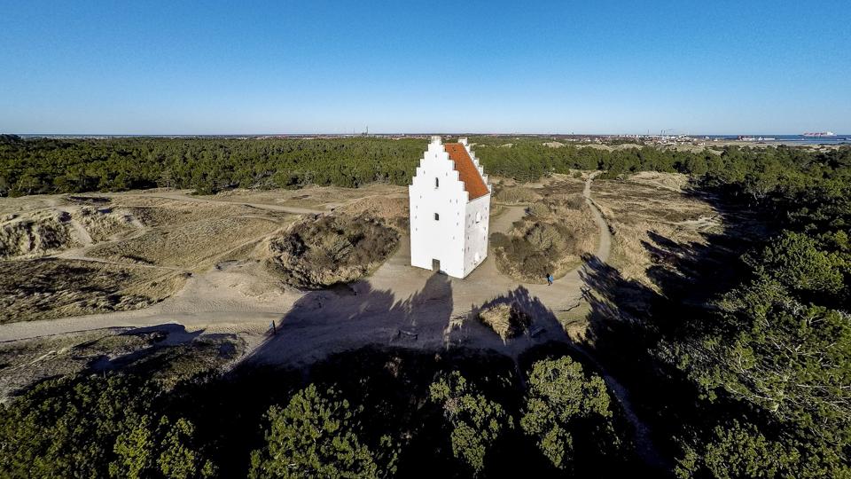 Den tilsandede kirke står på udflugtsprogrammet, når husmoderforeningen tager på udflugt 24. august.