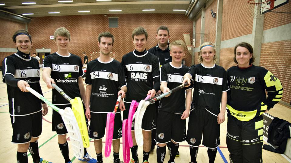 Floorballklubben Frederikshavn Blackhawks står for træningen af skolernes elever. Foto: Kurt Bering <i>Kurt Bering</i>