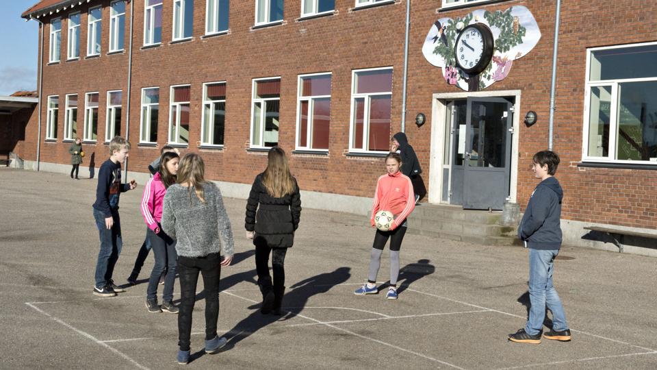 Skolebørnene overalt i Brønderslev Kommune vil fra august næste år skulle fordeles i større skoledistrikter med flere skoler indenfor hvert distrikt.Arkivfoto: Henrik Louis