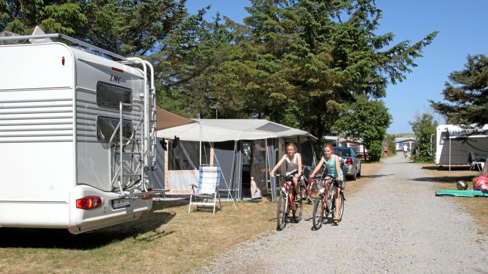 I Danmark findes der næsten 500 godkendte campingpladser, som er tildelt fra 1 til 5 stjerner alt ?afhængig af deres faciliteter.