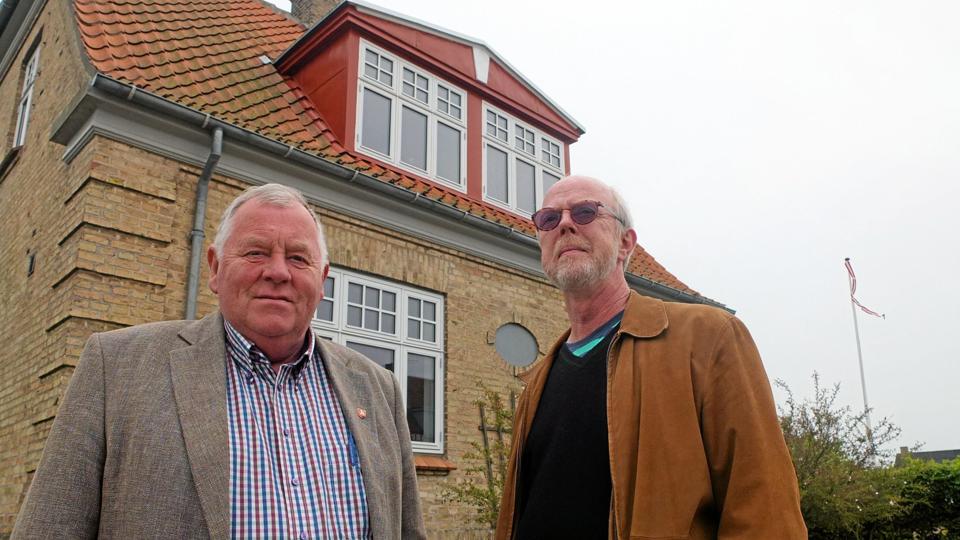 Formand Ansgar Nygaard (tv.) og sekretær Frede Hoeneveld er klar til at dele penge ud til at gøre gamle huse flottere. Arkivfoto: Carsten Tolbøll