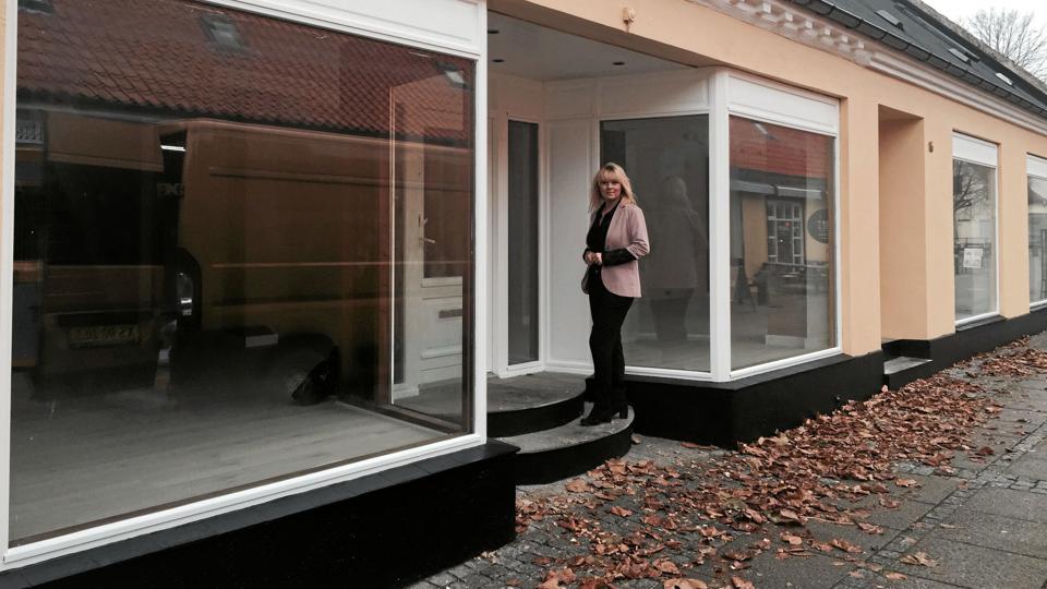Gitte Schiøtt Olsson Glinvad - kan fra tirsdag den 16. byde kunderne indenfor i sin ny, store butik i Grønnegade.