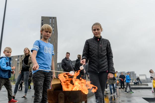 Musikkens Hus' store sankthansfejring er traditionen tro delt i et arrangement både inde og ude. Arkivfoto: Nicolas Cho Meier. <i>Nicolas Cho Meier - NORDJYSKE Medier</i>