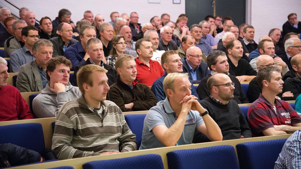 150 deltog i Ticans leverandørmøde i aftes, hvor slagteriets ledelse informerede om sammenbruddet i forhandlingerne om fusion med Danish Crown og den nye rammeaftale om slag af Tican A/S til det tyske slagteri Tönnies. - Det var dejligt, at der kom så mange til mødet. der var stor spørgelyst, en god dialog i en en god tone, siger bestyrelsesformand Jens Jørgen Henriksen. <i>Foto: Peter Mørk</i>