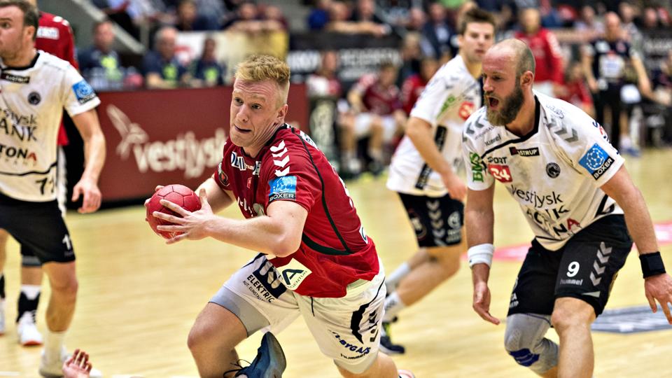 I pokalkvartfinalen mod Team Tvis Holstebro fik René Antonsen et slag over knæet. Foto: Kim Dahl Hansen <i>Kim Dahl Hansen</i>