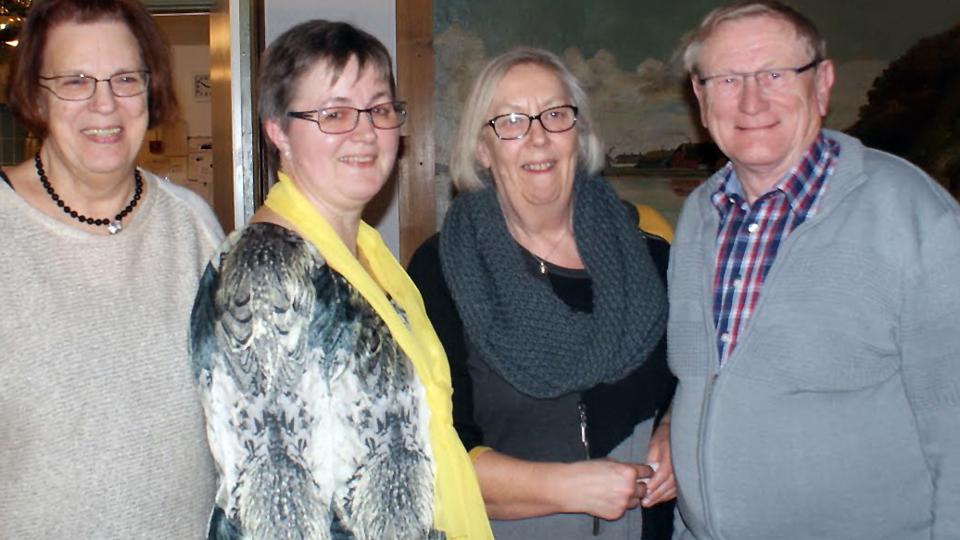 Lisbeth Brun med gult tørklæde sammen med Mors-Thys tre socialdemokratiske regionsrådsmedlemmer (fra venstre): Bente Bang, Mie Nielsen og Vagn Nørgaard. Foto: Privat