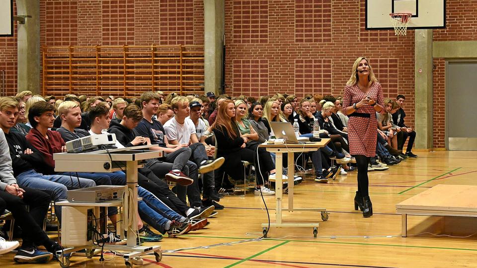 Fremtidsforsker Liselotte Lyngsø gav en række bud på fremtiden ved årets ’Solutioncamp’ på Dronninglund Gymnasium. Foto: Privat <i>Privat</i>