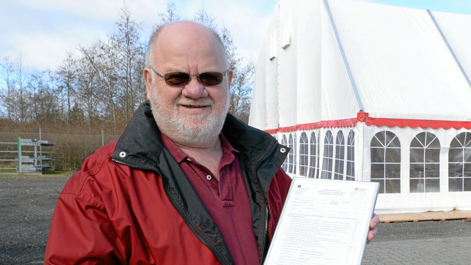 Heine Pedersen, Ranum Teltudlejning ses her med det første certifikat, der blev udstedt til teltudlejer i Danmark.