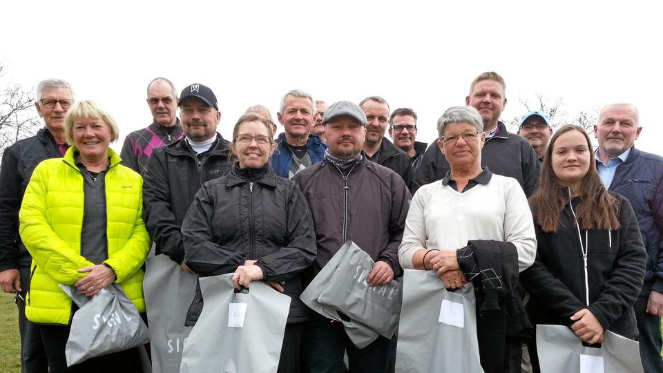 Vinderne i den første match i golfklubben i Hvalpsund.